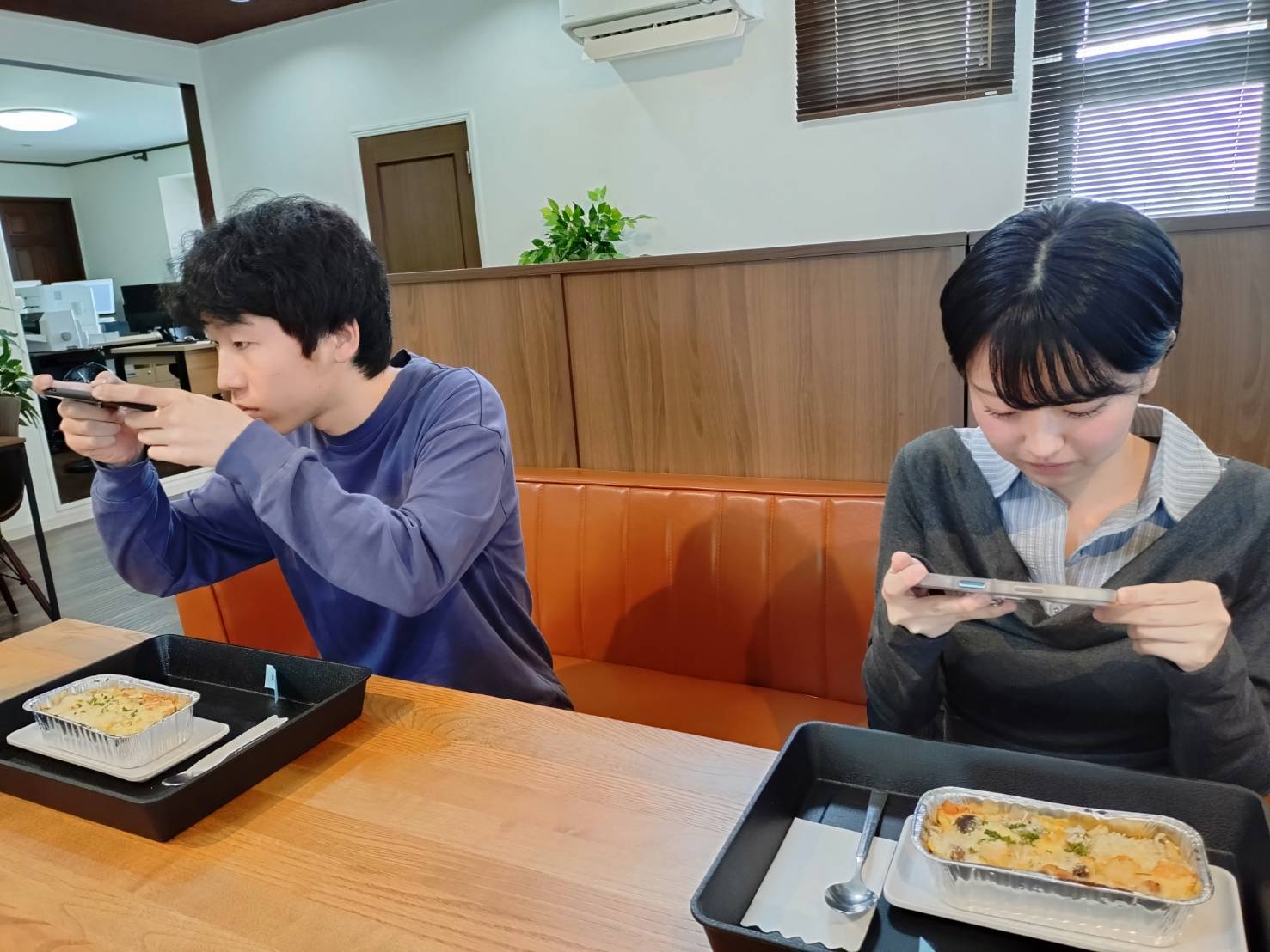 UさんとK君昼食時の様子